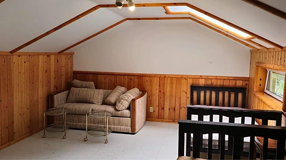 Rustic Executive Cabin at Beaverfoot