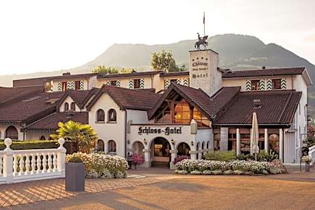 Swiss-Chalet Merlischachen - Romantik Schloss-Hotel am See