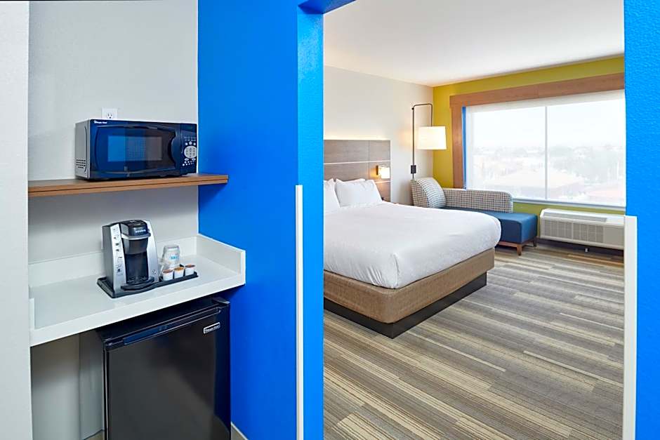 Holiday Inn Express & Suites El Paso East-Loop 375 by IHG