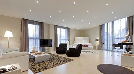 Suite, Jetted Tub (1 King Bed)