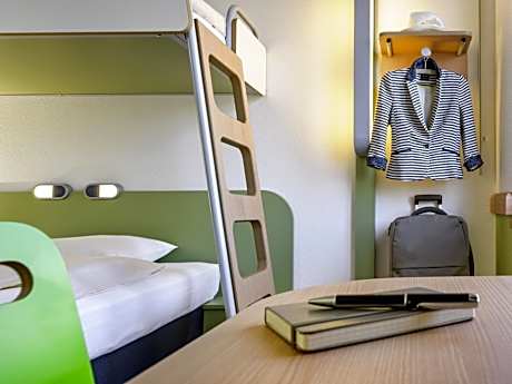 Standard Room With Three Single Beds