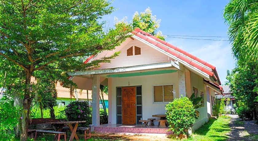 Baan Chom Jan Suan Phung