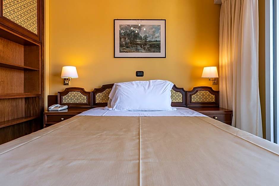 Hotel Bellevue Et Mediterranée