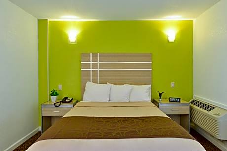 Standard Queen Room with Shower