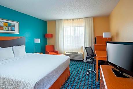 King Room with Roll-In Shower - Mobility Access/Hearing Accessible