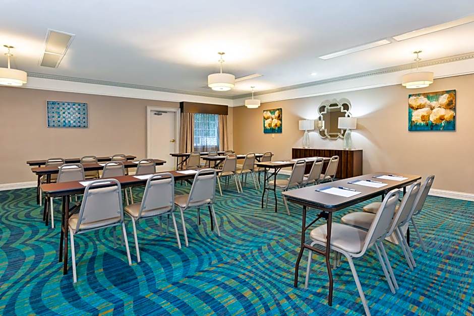 Holiday Inn Express & Suites Carmel North  Westfield By IHG
