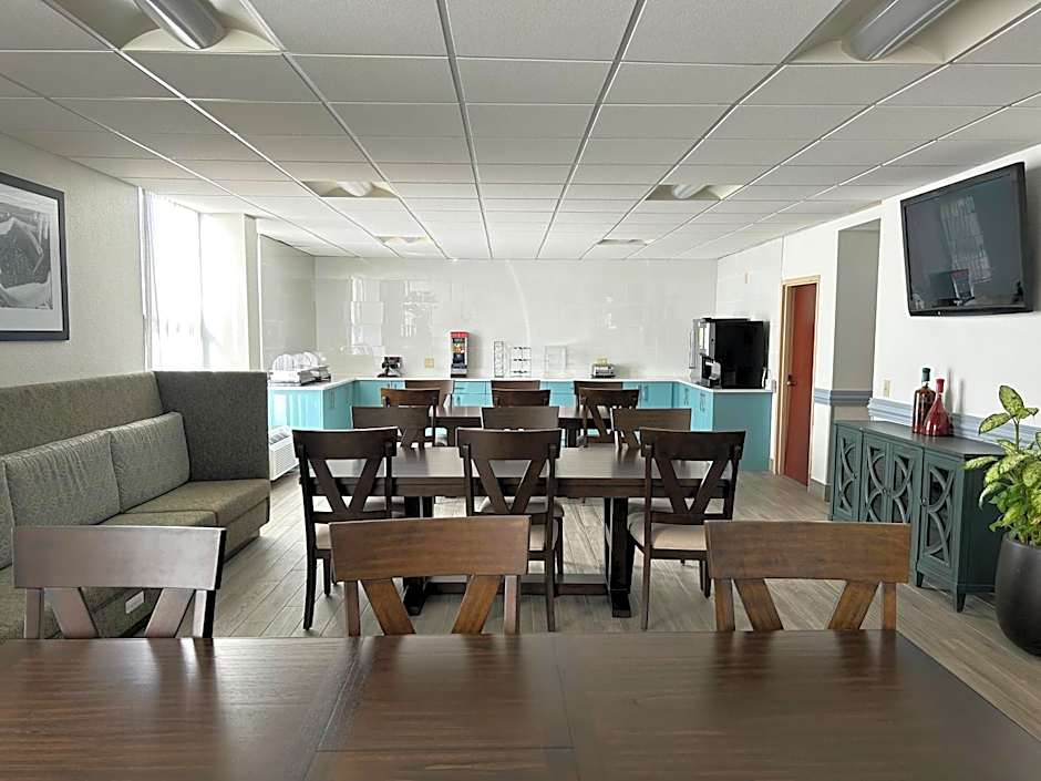 Clarion Inn & Suites Grand Rapids Airport