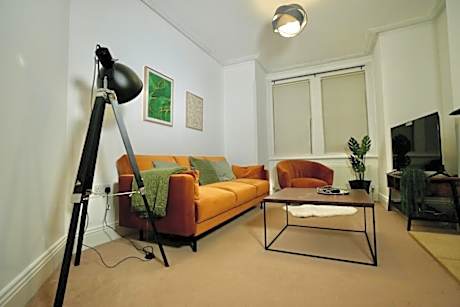 Luxe, 2 bed house Oxfordshire- Long term discounts, Families, Contractors, Relocators