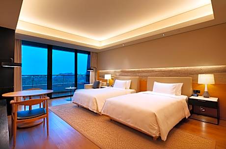 Deluxe Sea View King Room