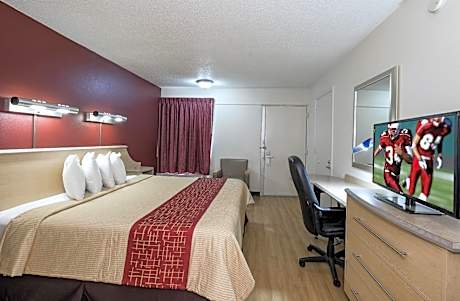 Superior King Room Disability Access/Roll-in Shower Non-Smoking
