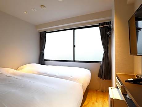 2 Adjoining Twin Rooms for 3 People - Non-Smoking