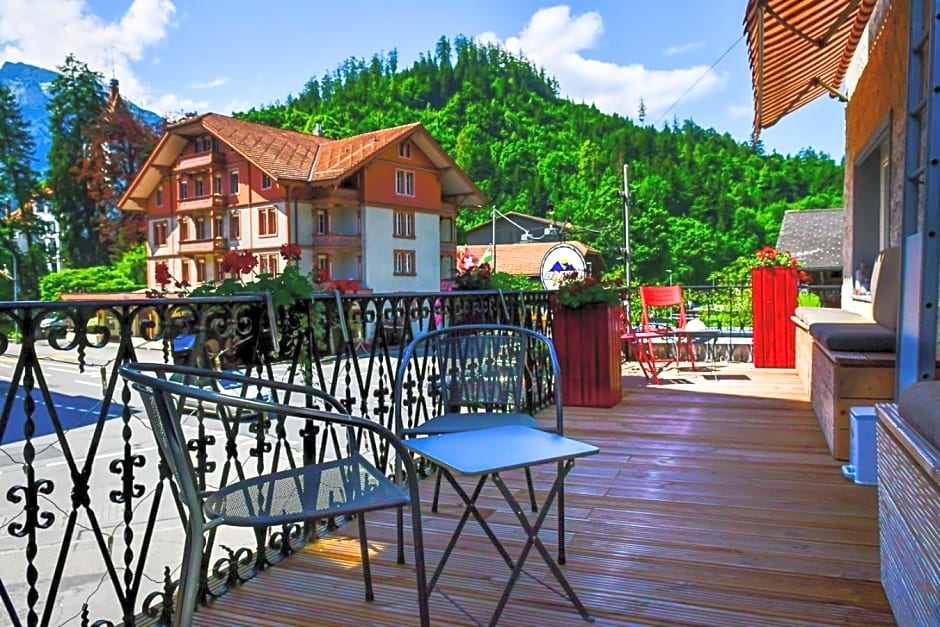 Hotel Tell and Apartments