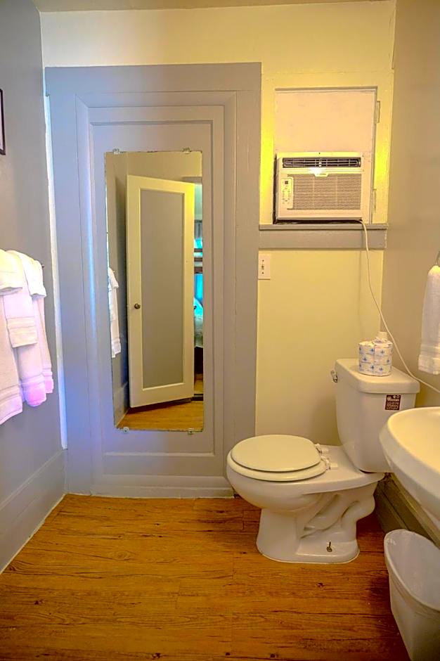 Genas's Sierra Inn & Restaurant