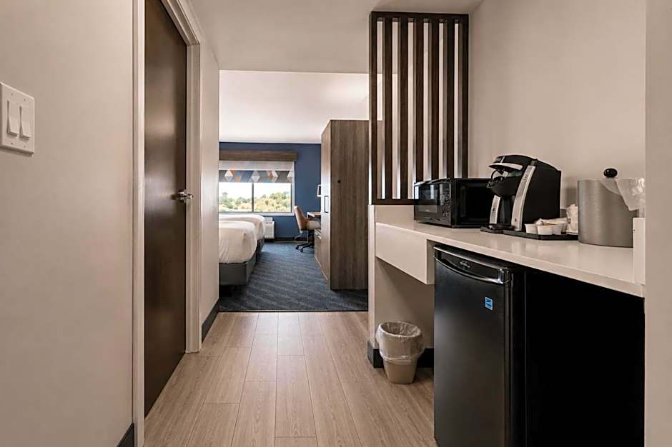 Holiday Inn Express & Suites Niagara Falls By IHG