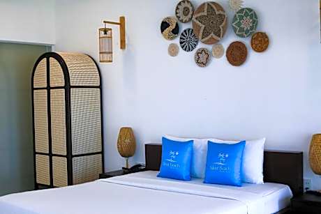 Bungalow with Garden View