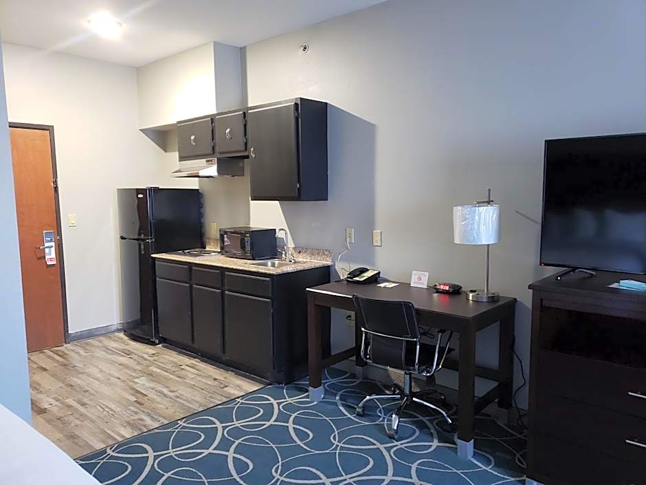 Days Inn & Suites by Wyndham Cleburne TX