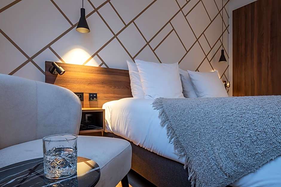 ONE TWO FOUR - Hotel & Spa