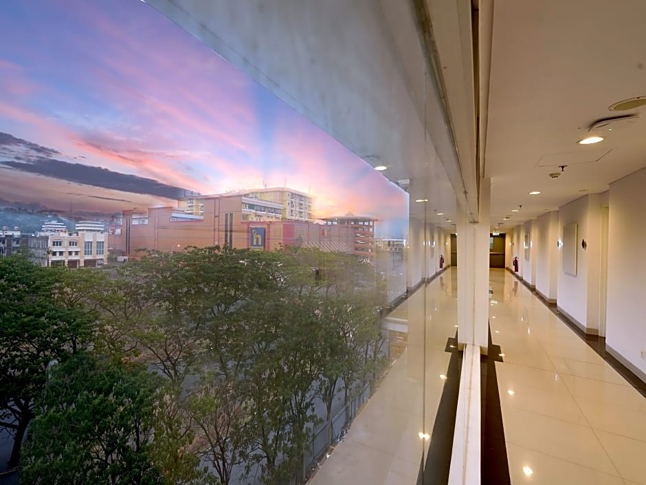 Whiz Prime Hotel Megamas Manado