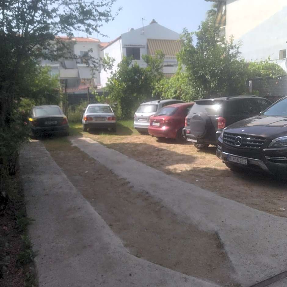 PELEKAN rooms and apartments athina 11