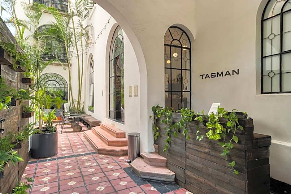 Santa Casa by Tasman