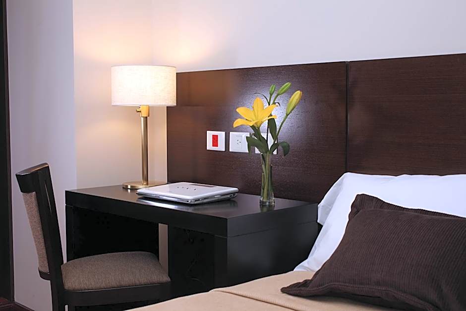 Europlaza Hotel & Suites