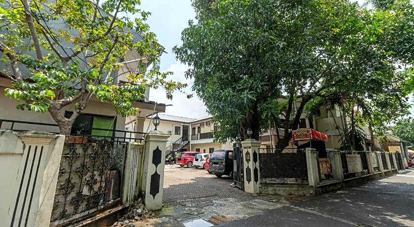 RedDoorz near Pondok Indah Water Park