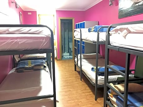 1 Person in 8-Bed Dormitory with Private Bathroom - Mixed