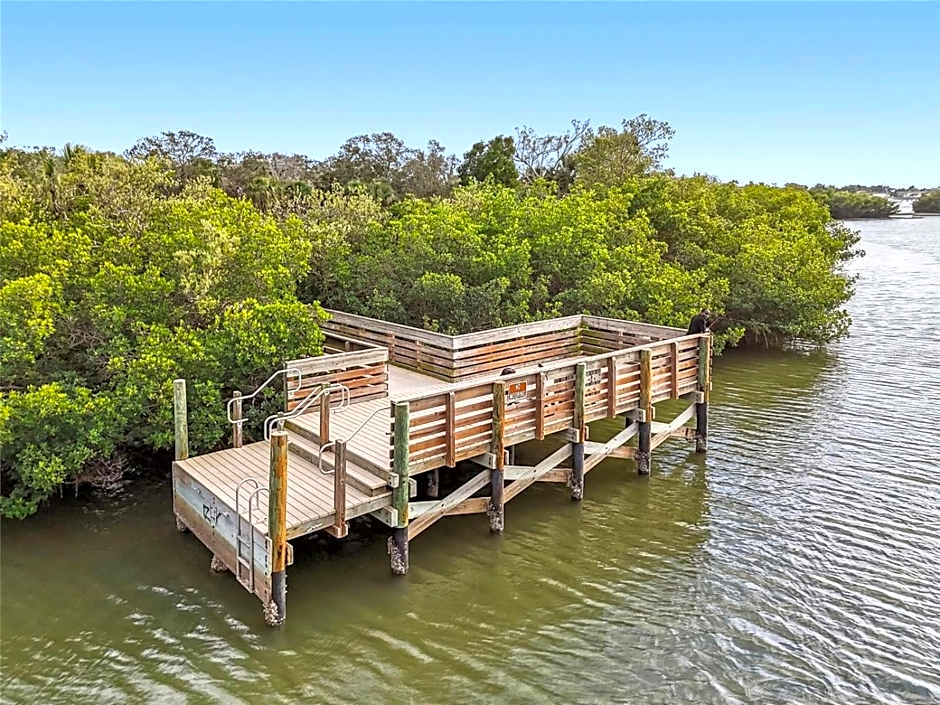 Waterfront Resort Condo w Beach