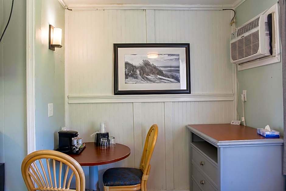 Colonial Inn