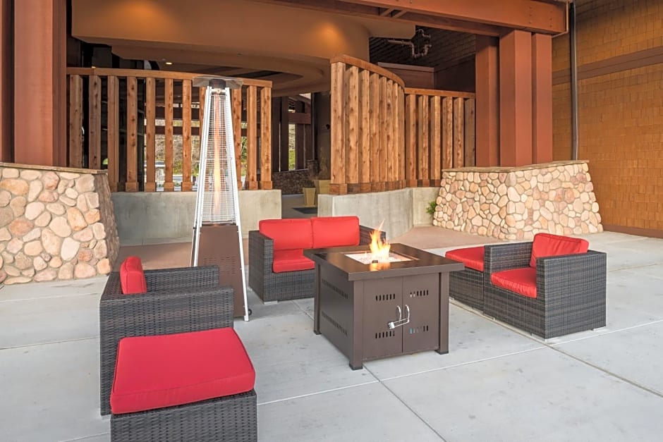 Holiday Inn Express Klamath Redwood Ntl Pk Area By IHG