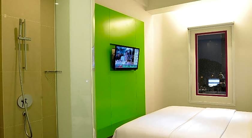 Pop Hotel Diponegoro Surabaya