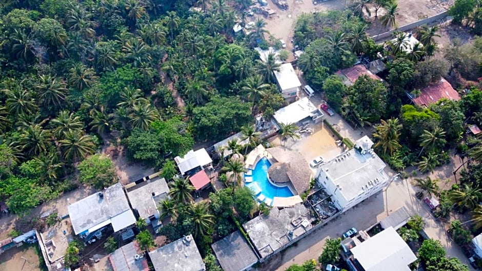 Hotel Ashly Loma Larga