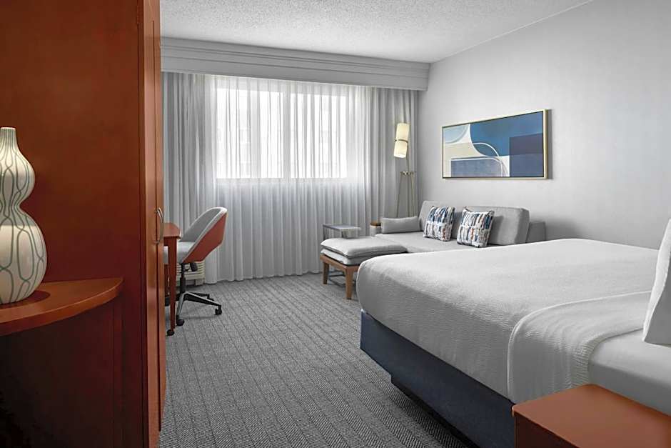 Courtyard by Marriott San Antonio Six Flags at The RIM