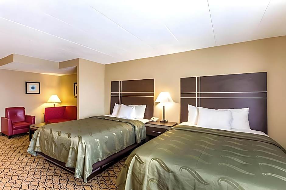 Norwood Inn & Suites Milwaukee