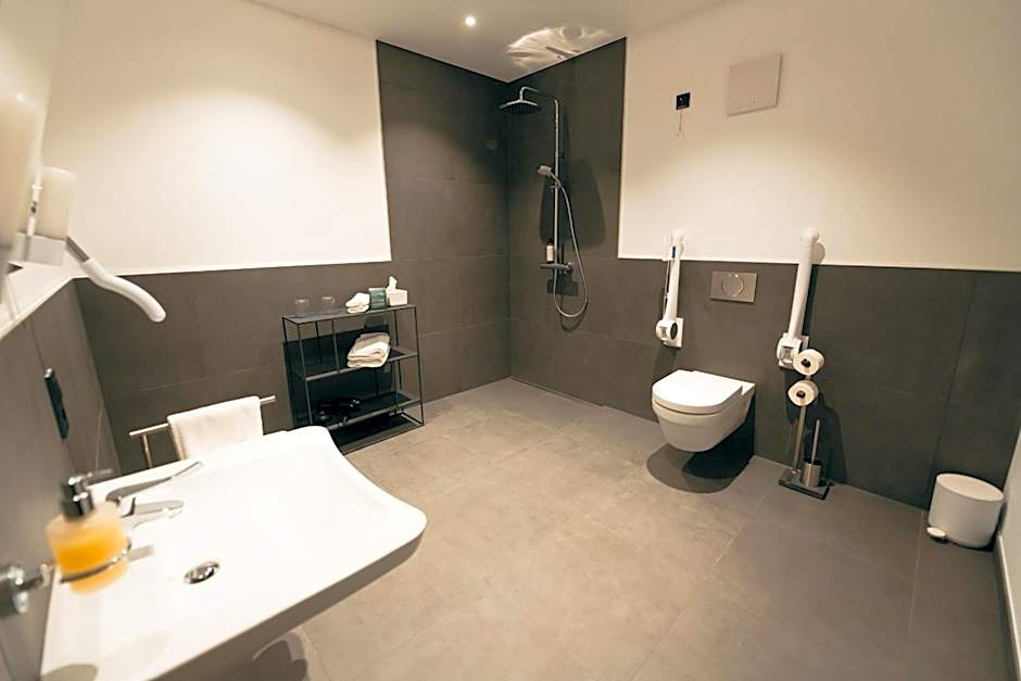 TARGET WORLD Hunter's Lodge