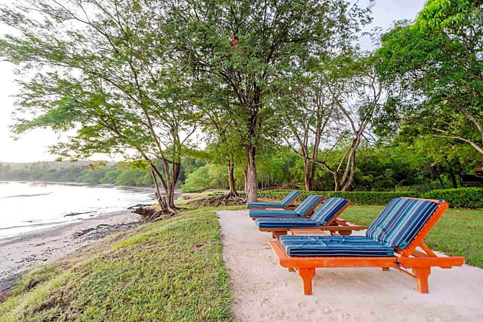 Papagayo Golden Palms Beachfront Hotel