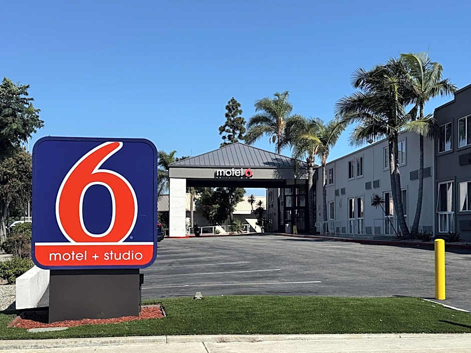 Motel 6 Carson