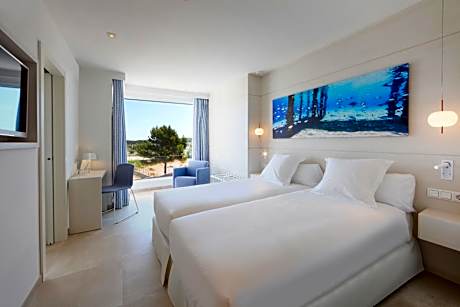 Double or Twin Room with Side Sea View