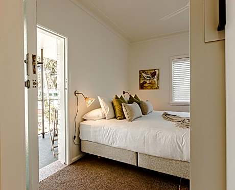 Two- Bedroom Apartment with Waterview Terrace - Rooftop