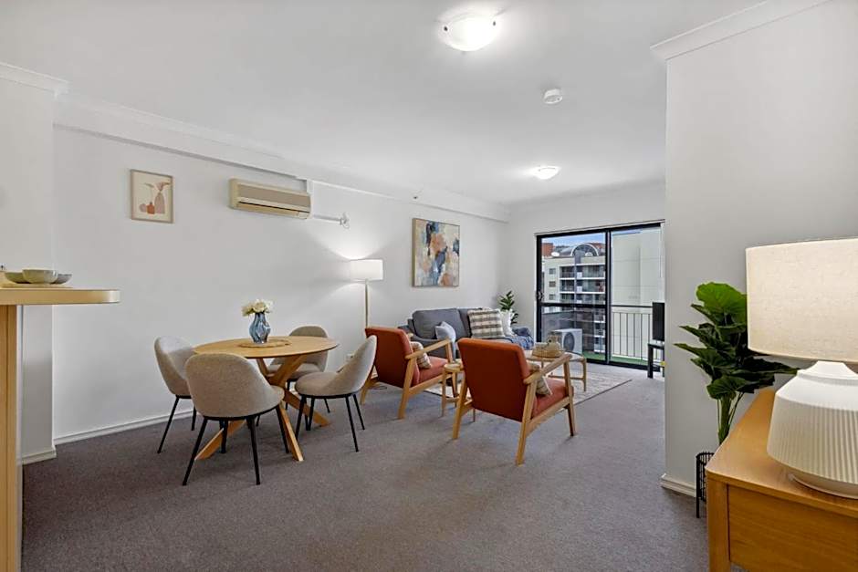 Cozy City Apartment with Stunning Views and Ameni