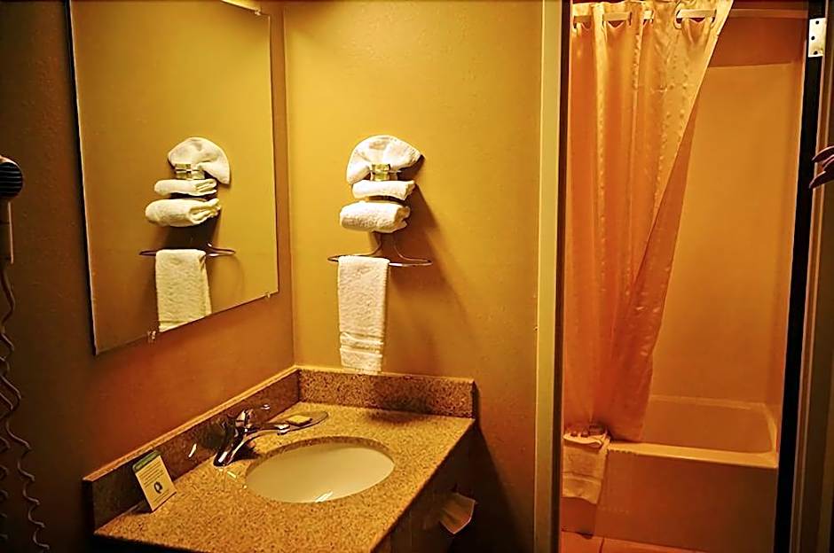 Hometown Inn & Suites