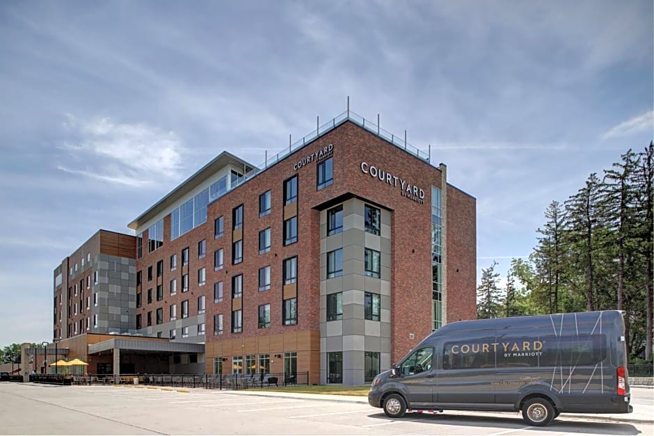 Courtyard by Marriott Iowa City University Heights