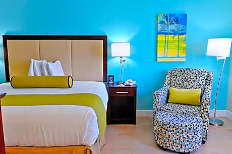 Superior King Room with Pool View and Balcony