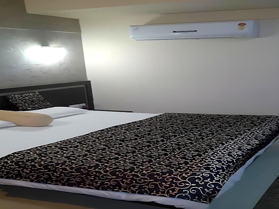 Hotel Savshanti Towers