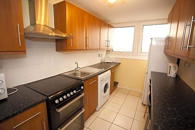 Victoria Centre Apartments in the Victoria Centre Shopping Centre - Nottingham City Centre - 24 hour access - Most Central Location, Kitchen and minutes to Xmas Market Opposite Hilton by Restaurants & Shops - Outdoor Parking Cars or Vans five pounds a day