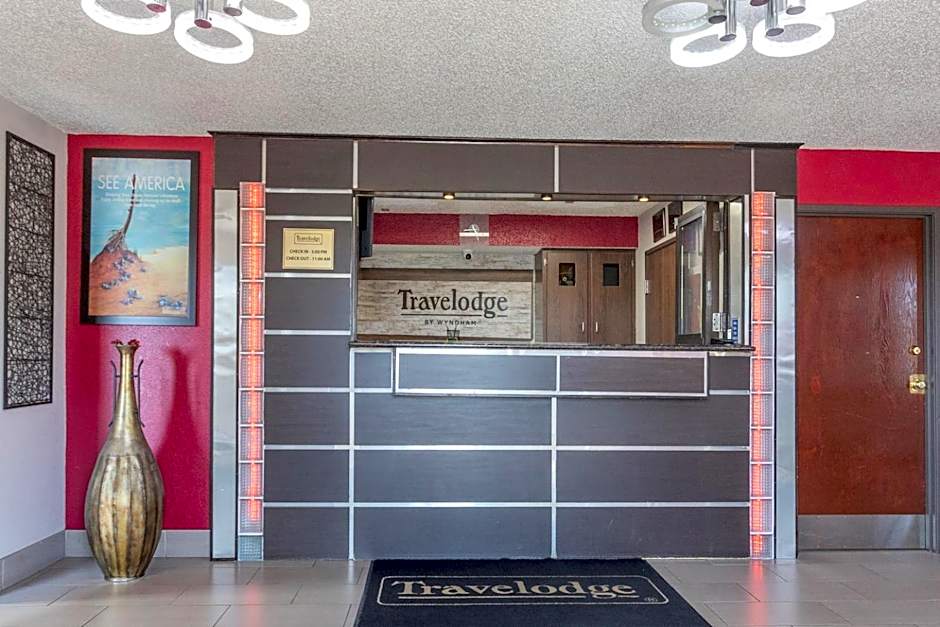Travelodge by Wyndham Muskegon