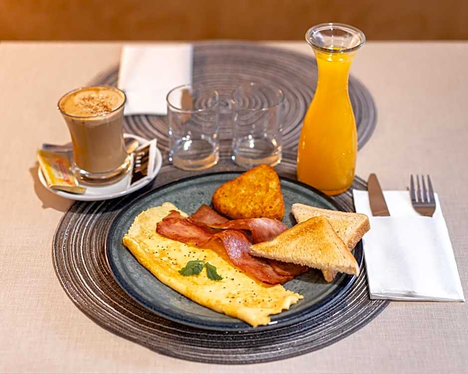 Hotel Queens - Adults Only By MC