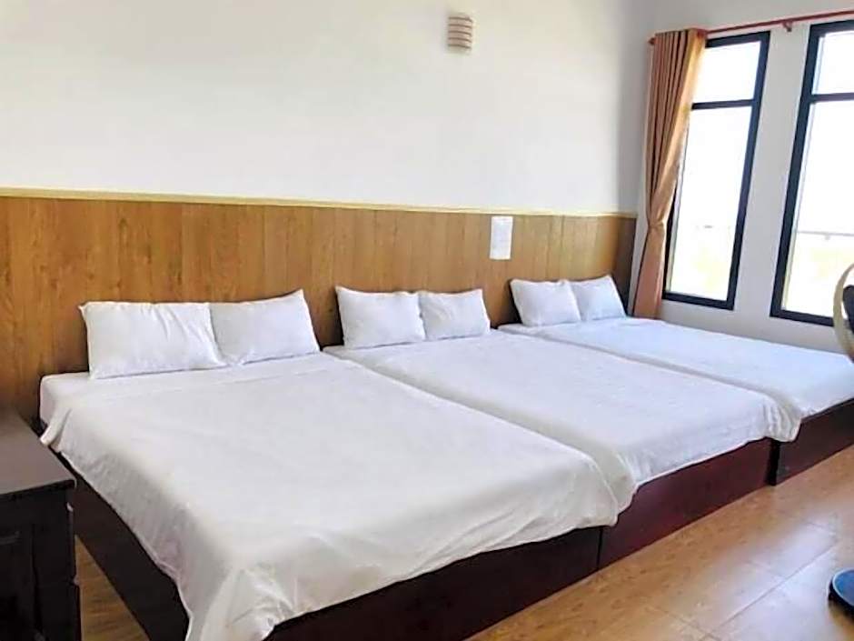 MOON HOTEL