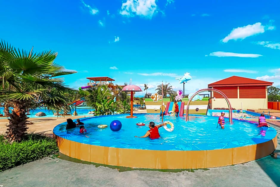 Trang Oasis Waterpark Hotel