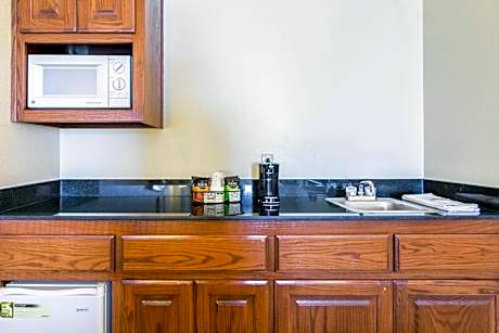 2 Queen Beds Suite Nonsmoking